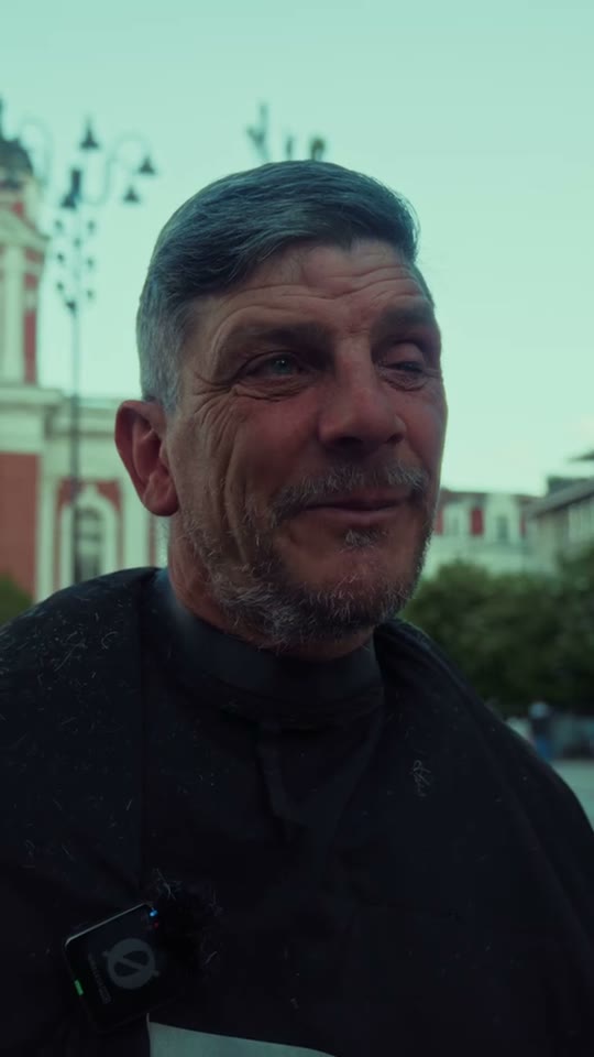 Yordan outside the National Theatre: three wishes – video on TikTok